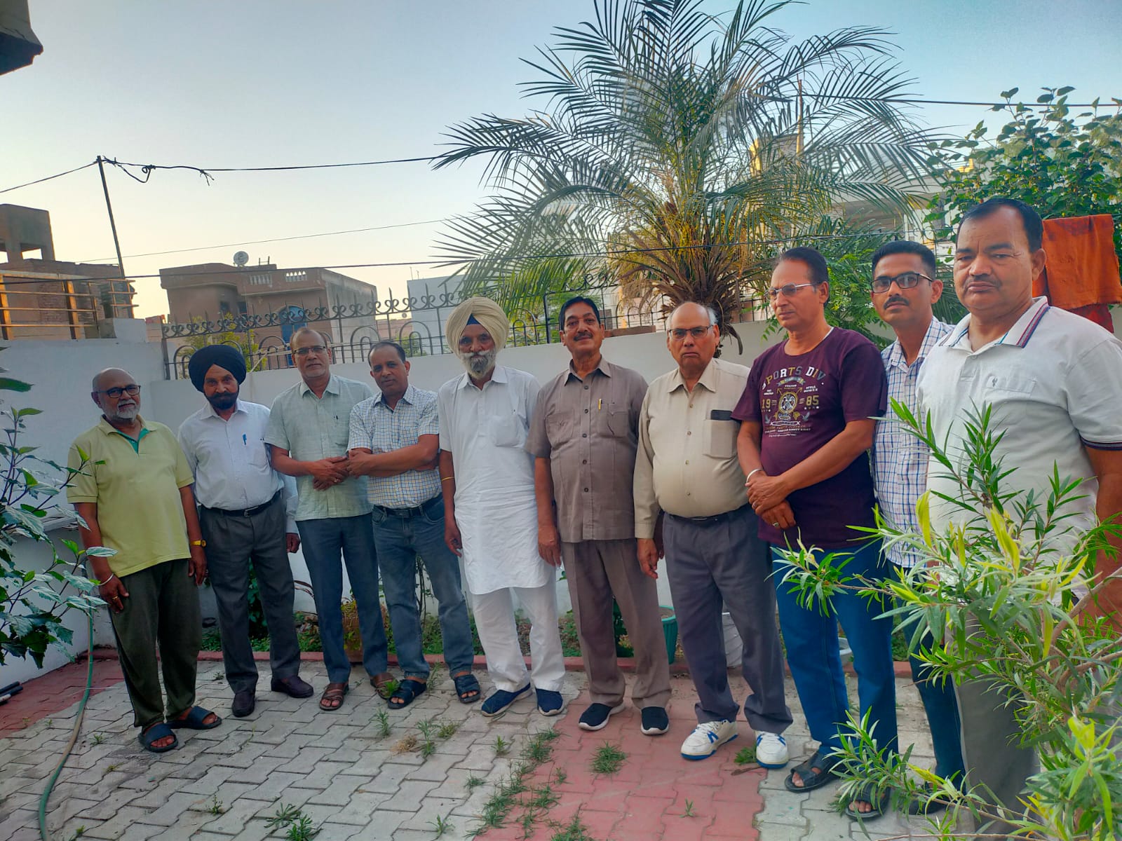 A meeting of Vikas Nagar residents was held.